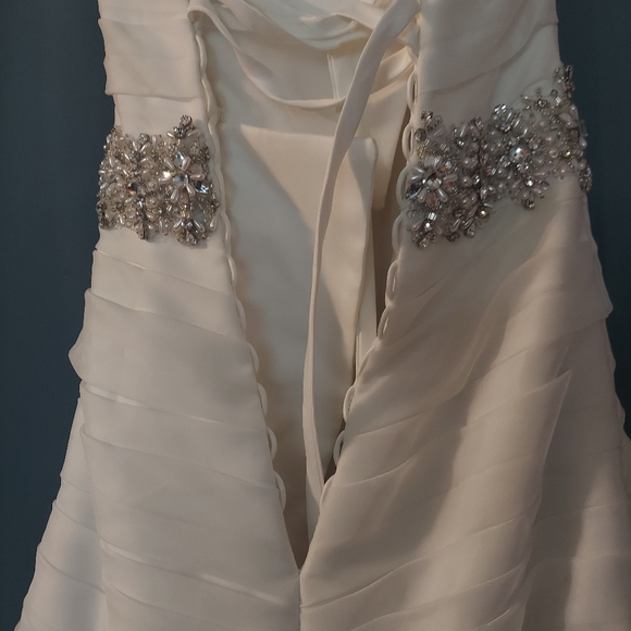 Alfred Angelo Bridal Wedding Dress - Picture 6 of 11